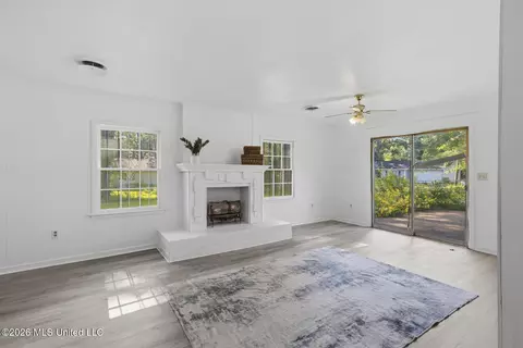 Living - 4600 Nisqually Rd, Jackson, MS 39206 photo 4 of 7