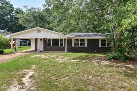 2517 Ridgewood Rd, Ocean Springs, MS 39564