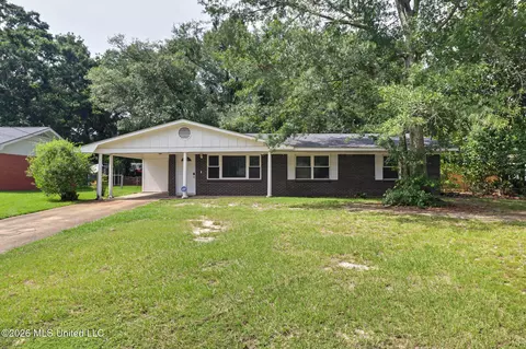 2517 Ridgewood Rd, Ocean Springs, MS 39564