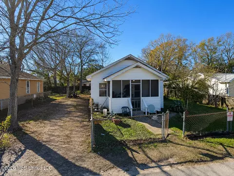817 Handy Ave, Ocean Springs, MS 39564