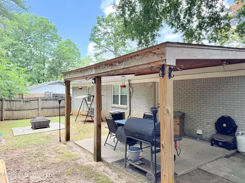 Exterior - 800 White Cir, Grenada, MS 38901 photo 3 of 5