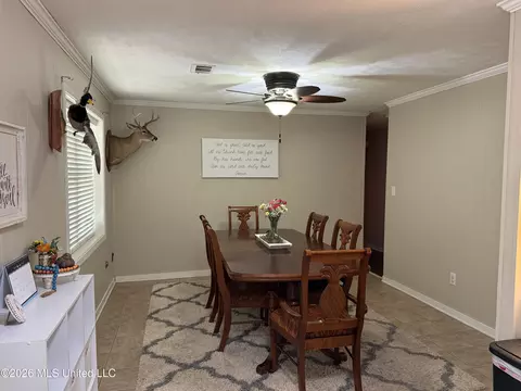 Dining - 800 White Cir, Grenada, MS 38901 photo 1 of 1