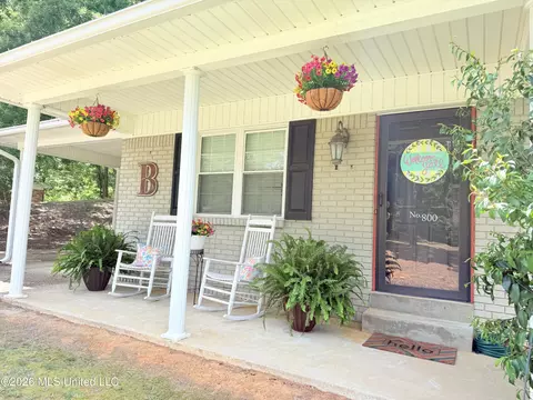 Exterior - 800 White Cir, Grenada, MS 38901 photo 5 of 5