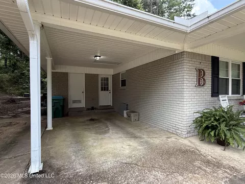 Exterior - 800 White Cir, Grenada, MS 38901 photo 4 of 5