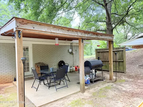 Exterior - 800 White Cir, Grenada, MS 38901 photo 2 of 5