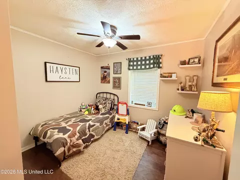Bedroom - 800 White Cir, Grenada, MS 38901 photo 2 of 2
