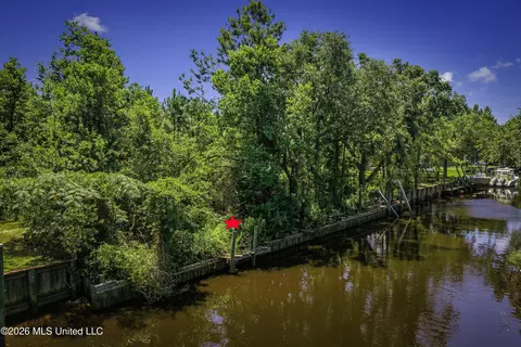 65 Fiber St, Bay Saint Louis, MS 39520