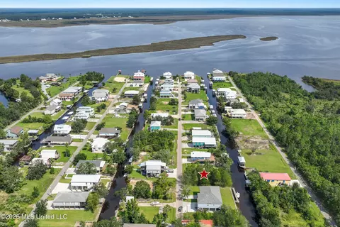 65 Fiber St, Bay Saint Louis, MS 39520