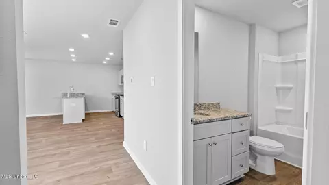 Entry Way - 82 Kings Crossing Dr, Lucedale, MS 39452 photo 6 of 7