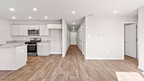 Entry Way - 82 Kings Crossing Dr, Lucedale, MS 39452 photo 4 of 7