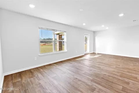 Living - 64 Kings Crossing Dr, Lucedale, MS 39452 photo 4 of 4