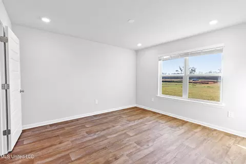 Bedroom - 64 Kings Crossing Dr, Lucedale, MS 39452 photo 7 of 8
