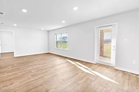 Living - 64 Kings Crossing Dr, Lucedale, MS 39452 photo 2 of 4