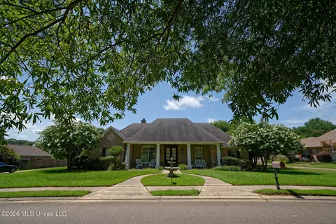 203 Lake Cir, Madison, MS 39110
