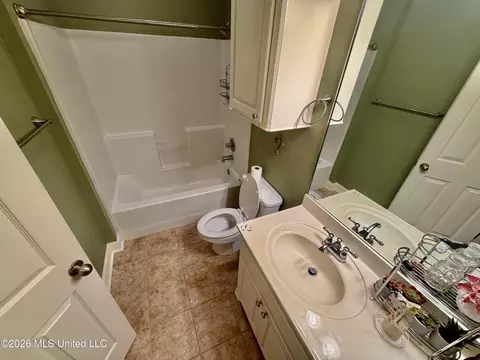 Bath - 307 Springhill Pt, Brandon, MS 39047 photo 1 of 3