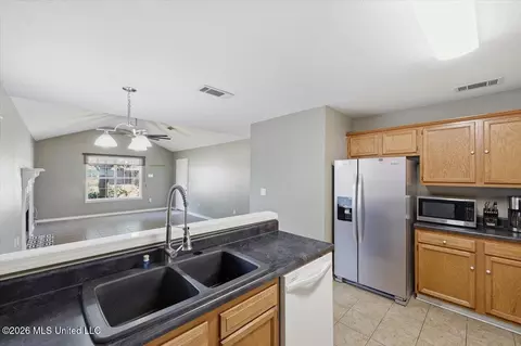 Kitchen - 330 Audubon Cir, Brandon, MS 39047 photo 3 of 3