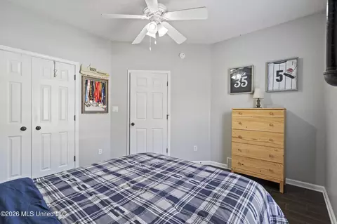 Bedroom - 1211 E Cross Creek Dr, Hernando, MS 38632 photo 4 of 7