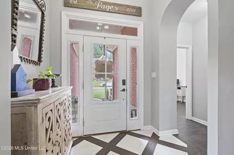 Entry Way - 1211 E Cross Creek Dr, Hernando, MS 38632 photo 1 of 2