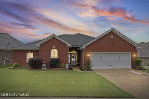Exterior - 1211 E Cross Creek Dr, Hernando, MS 38632 photo 3 of 7