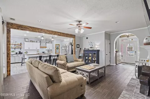 Entry Way - 1211 E Cross Creek Dr, Hernando, MS 38632 photo 2 of 2