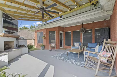 Exterior - 1211 E Cross Creek Dr, Hernando, MS 38632 photo 5 of 7
