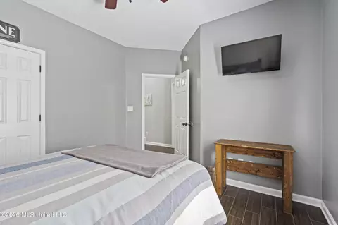 Bedroom - 1211 E Cross Creek Dr, Hernando, MS 38632 photo 6 of 7