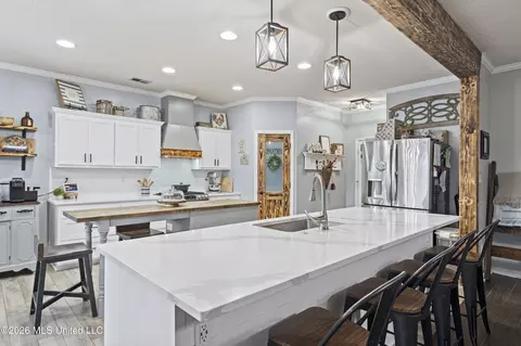 Kitchen - 1211 E Cross Creek Dr, Hernando, MS 38632 photo 1 of 3