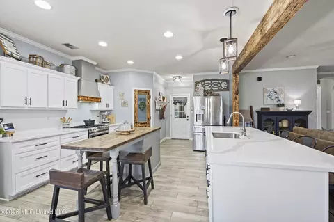 Kitchen - 1211 E Cross Creek Dr, Hernando, MS 38632 photo 2 of 3