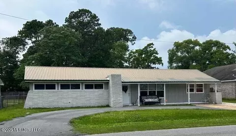 3117 Beachview Dr, Ocean Springs, MS 39564