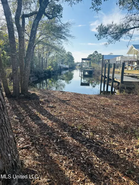 Avenue B 2, Bay Saint Louis, MS 39520