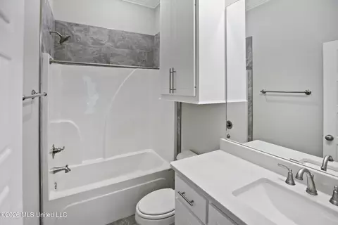 Bath - 1175 Sanctuary Dr, Brandon, MS 39042 photo 3 of 5