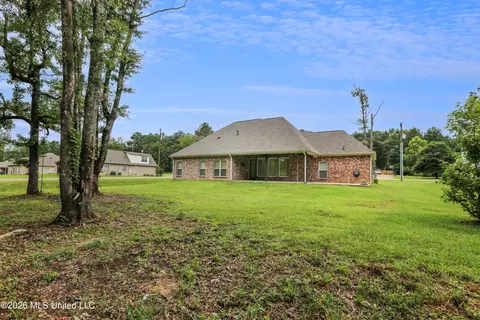 Exterior - 1175 Sanctuary Dr, Brandon, MS 39042 photo 3 of 4