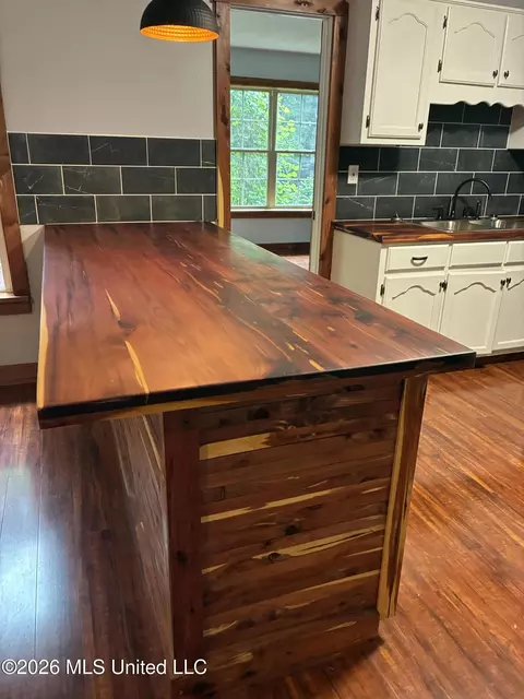 Kitchen - 3696 Councils Ford Cv, Hernando, MS 38632 photo 2 of 2