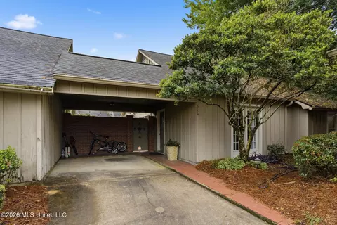 316 River Pl, Jackson, MS 39211