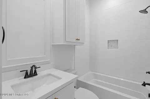 Bath - 189 Bronson Bnd, Flowood, MS 39232 photo 3 of 5