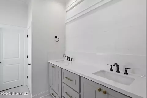 Bath - 189 Bronson Bnd, Flowood, MS 39232 photo 1 of 5