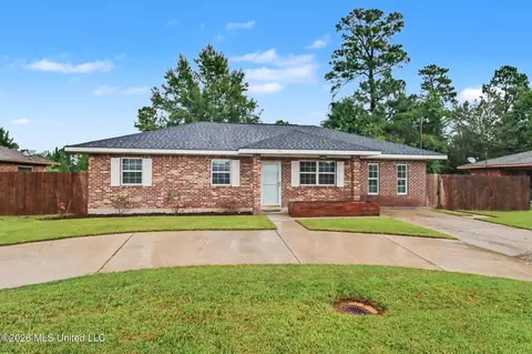 645 Union St, Bay Saint Louis, MS 39520