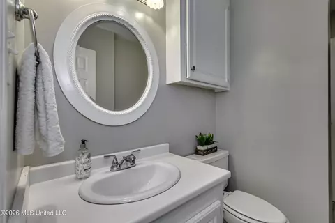 Bath - 1022 Red Oak Dr, Brandon, MS 39042 photo 1 of 4
