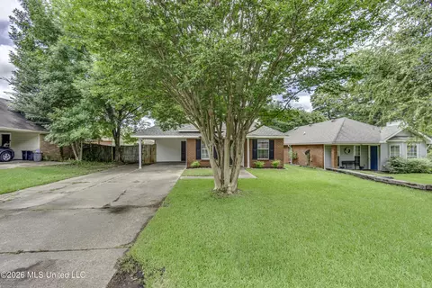 Exterior - 1022 Red Oak Dr, Brandon, MS 39042 photo 3 of 12