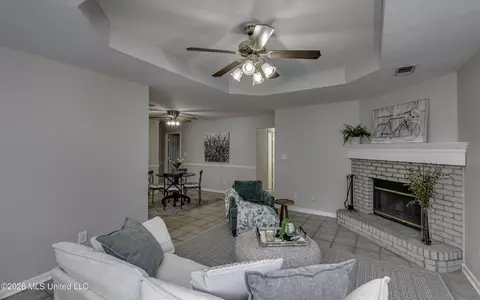 Living - 1022 Red Oak Dr, Brandon, MS 39042 photo 2 of 4