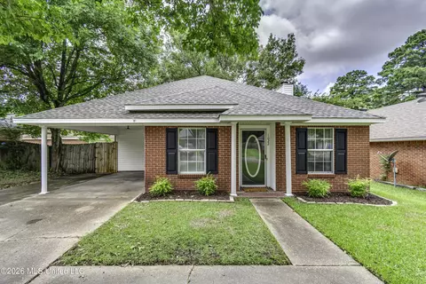 1022 Red Oak Dr, Brandon, MS 39042