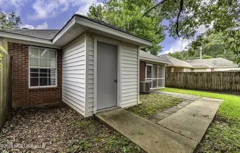 Exterior - 1022 Red Oak Dr, Brandon, MS 39042 photo 8 of 12