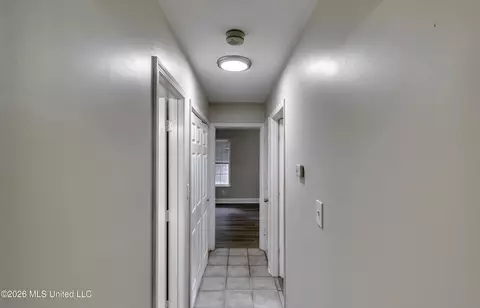 Entry Way - 1022 Red Oak Dr, Brandon, MS 39042 photo 2 of 2