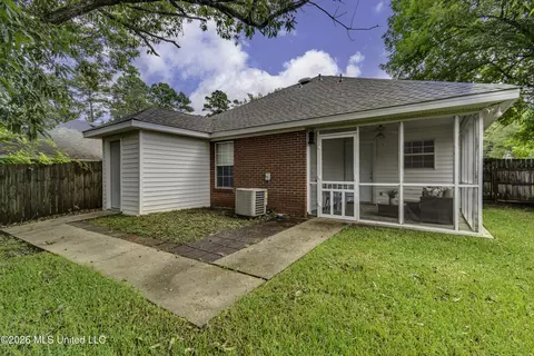 Exterior - 1022 Red Oak Dr, Brandon, MS 39042 photo 6 of 12