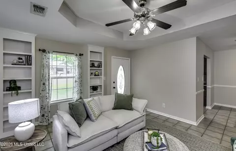 Living - 1022 Red Oak Dr, Brandon, MS 39042 photo 3 of 4