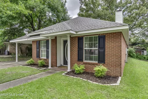 Exterior - 1022 Red Oak Dr, Brandon, MS 39042 photo 2 of 12