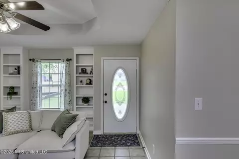 Entry Way - 1022 Red Oak Dr, Brandon, MS 39042 photo 1 of 2