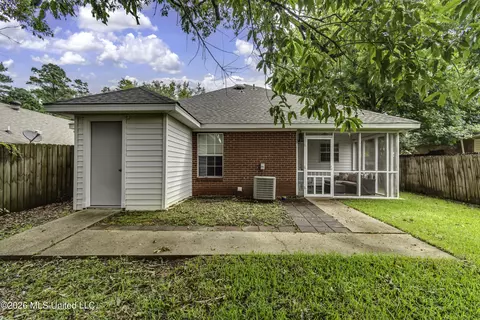 Exterior - 1022 Red Oak Dr, Brandon, MS 39042 photo 7 of 12