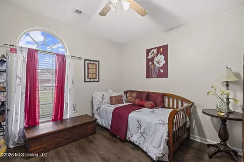 Bedroom - 6140 E Sandbourne, Olive Branch, MS 38654 photo 4 of 4