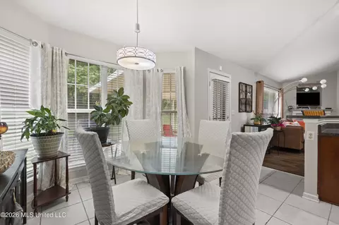 Dining - 6140 E Sandbourne, Olive Branch, MS 38654 photo 1 of 2